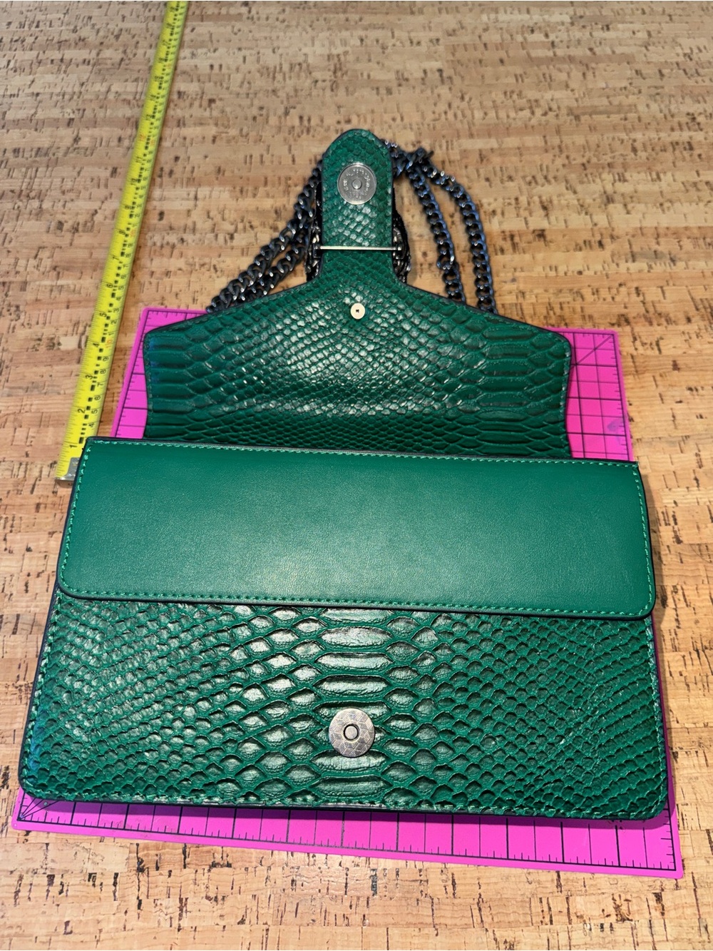 Green Snake-Embossed Chain Shoulder Bag - Picture 9 of 9